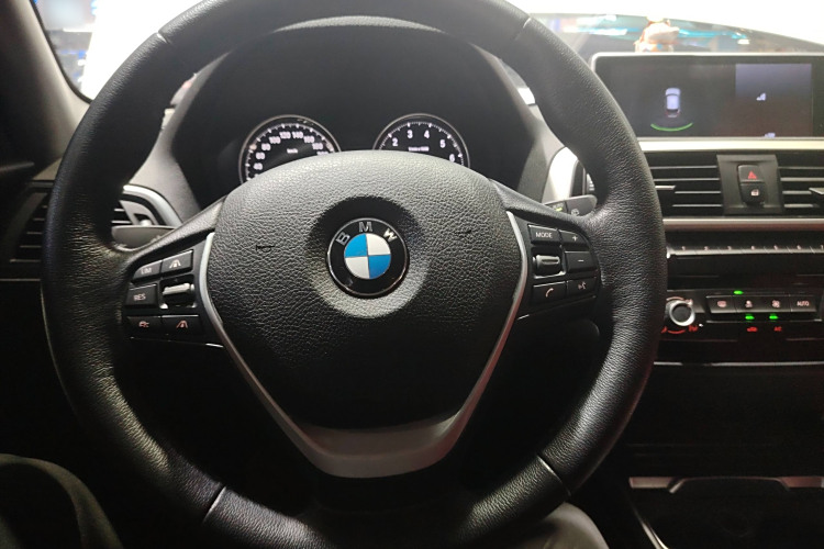 BMW 1 Series (Imported) 2019 #15 BMW 1 Series (Imported) 2019 car image #15