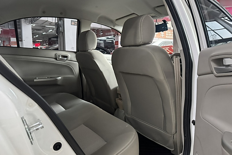 长安 悦翔V3 2017 汽车图片 #15