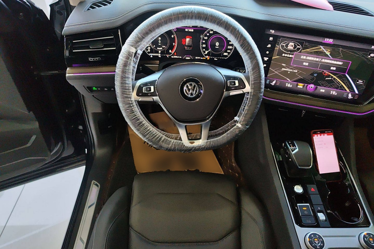 Volkswagen Touareg 2020 car image #15