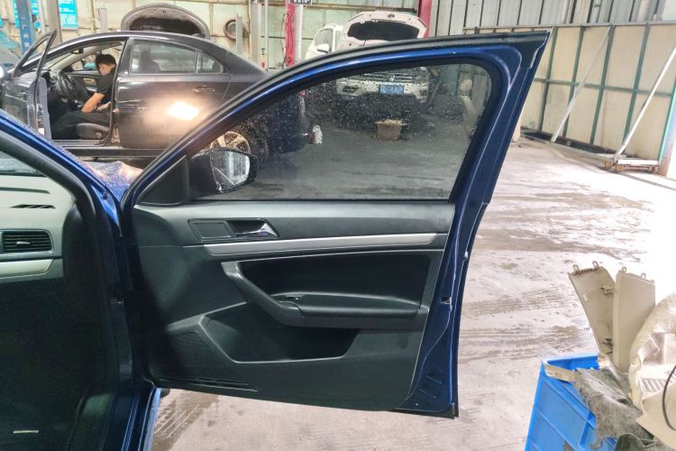 Volkswagen Gran Lavida 2017 immagine di auto #15