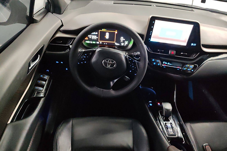 Toyota C-HR EV 2020 immagine di auto #15