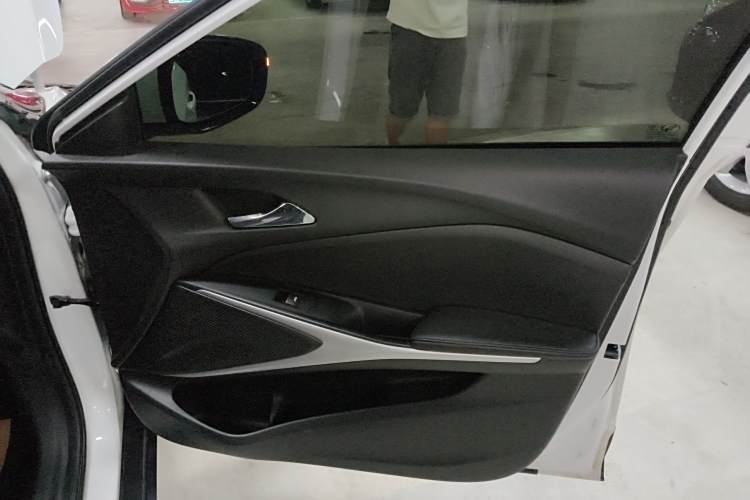 Chevrolet Charm 2023 car image #15