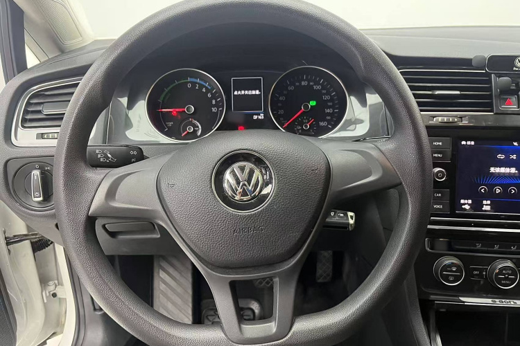 Volkswagen Golf Pure Electric 2020 car image #15