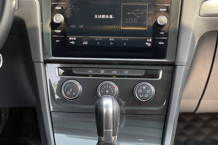 Volkswagen Golf (Imported) 2020 immagine di auto #15