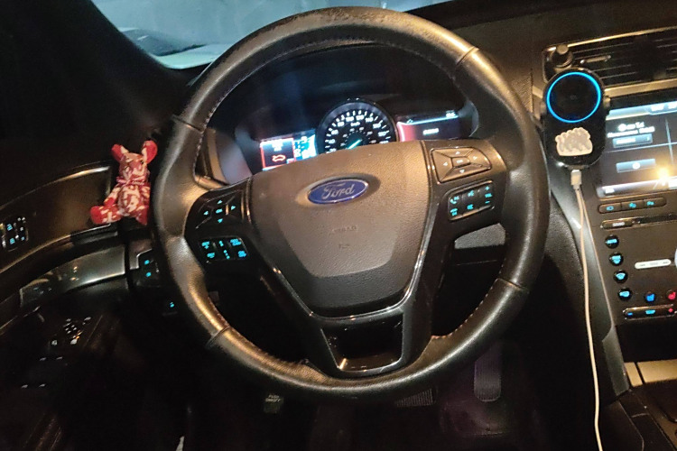 Ford Explorer (Imported) 2015 صورة سيارة #15