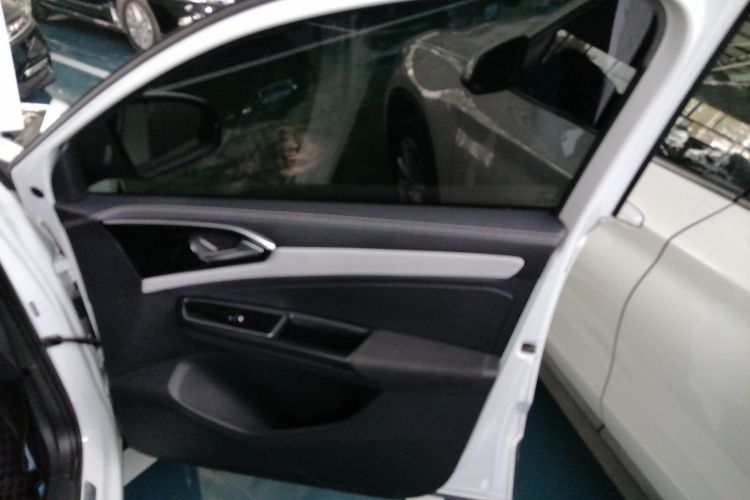 VS5 2022 car image #15
