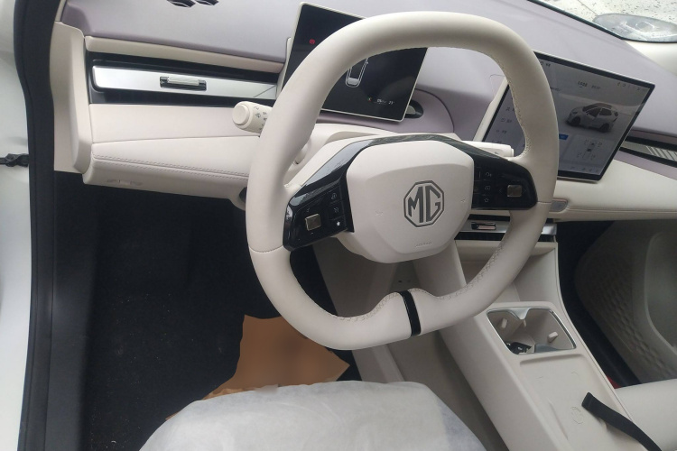 MG 4 EV 2025 car image #15