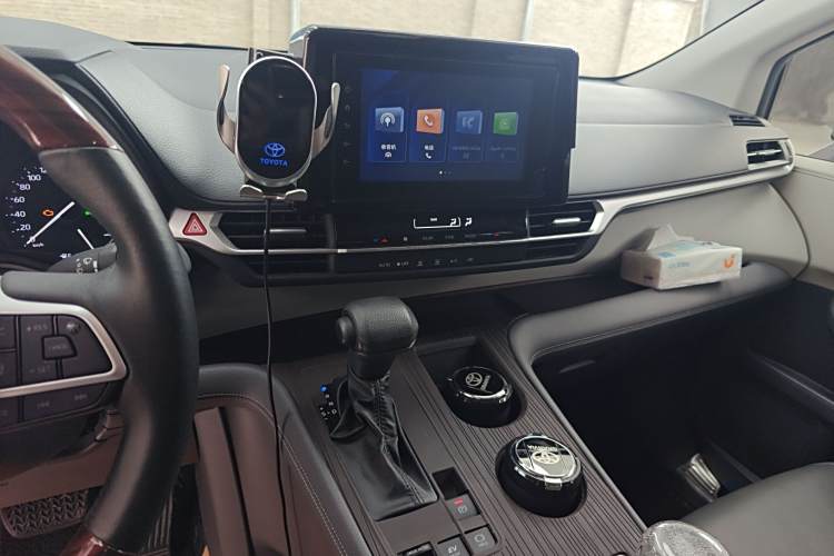 Toyota Granvia 2023 immagine di auto #15