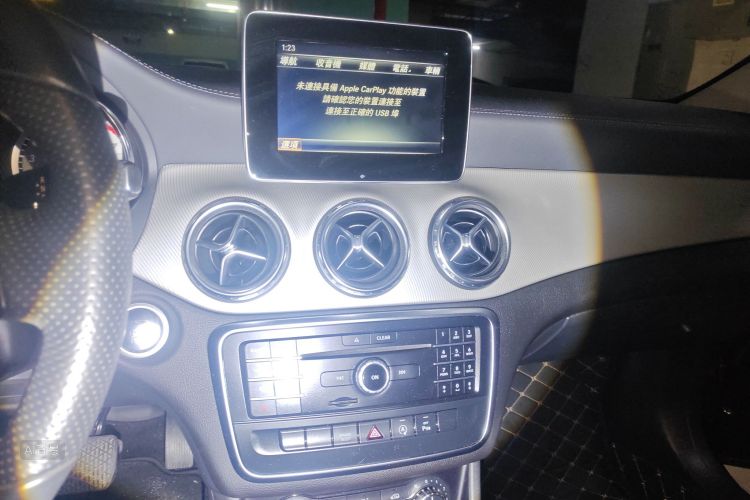 Mercedes-Benz GLA Class 2016 car image #15