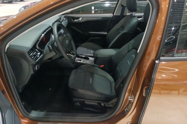 Ford Focus Active 2021 car image #15