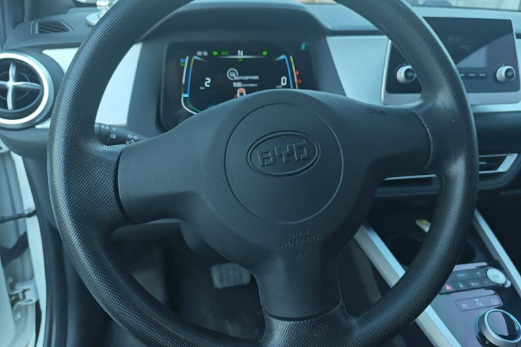 BYD e1 2019 car image #15