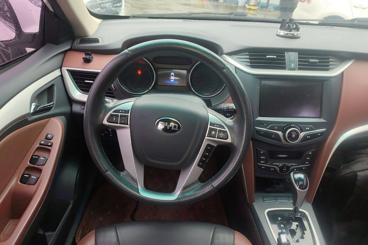 BYD G5 2017 #15 BYD G5 2017 car image #15