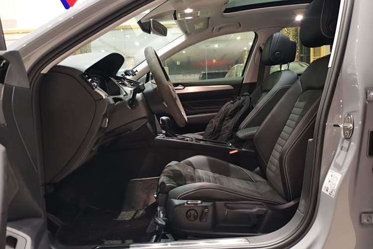 Volkswagen Passat Variant 2023 imagem de carro #15