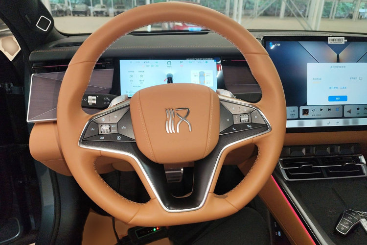 BYD HanL 2025 car image #15