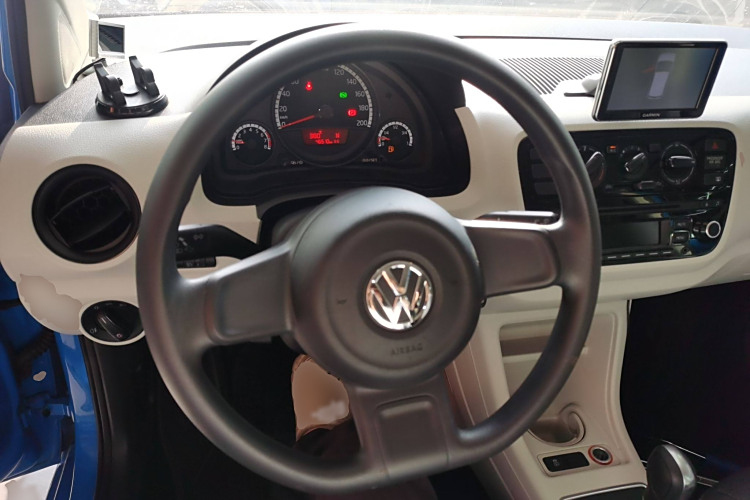 Volkswagen up! 2016 imagem de carro #15