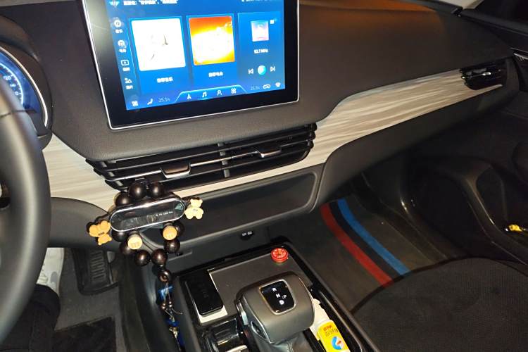 HongQi E-QM5 2024 #15 HongQi E-QM5 2024 صورة سيارة #15