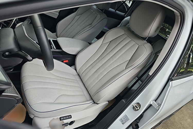 Volkswagen ID.6 X 2024 car image #15