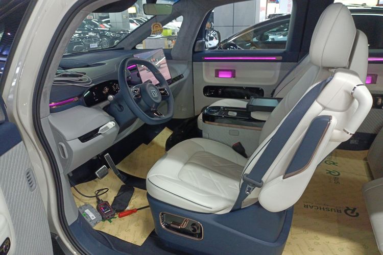 极氪 极氪MIX 2024 汽车图片 #15