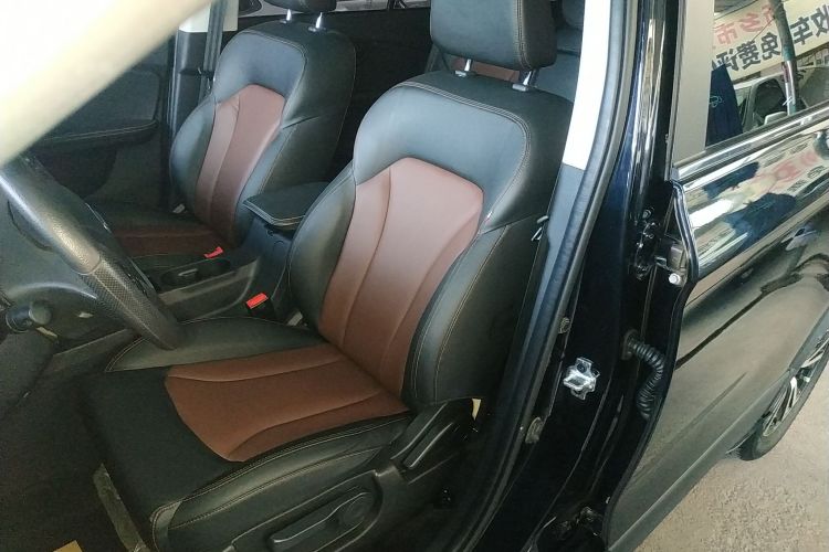 SWM X7 2022 صورة سيارة #15