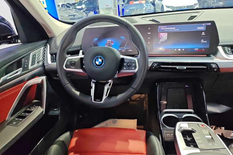 BMW iX1 2023 car image #15