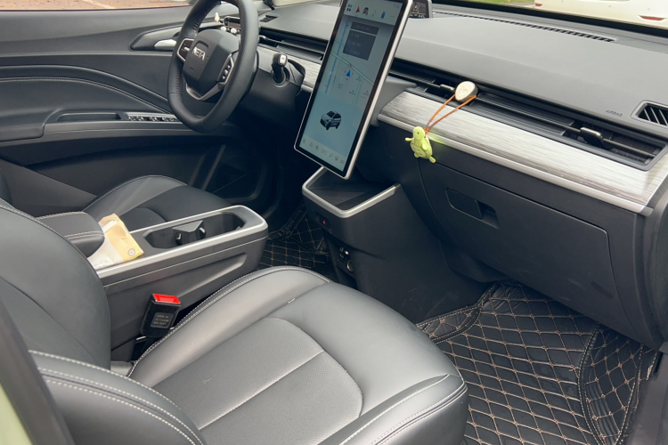 哪吒汽车 哪吒AYA 2023 汽车图片 #15