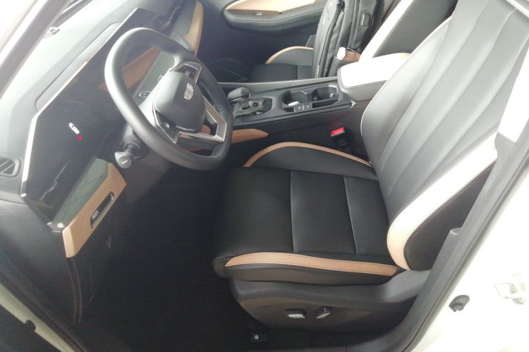 GEELY OkavangoR7 2025 car image #15