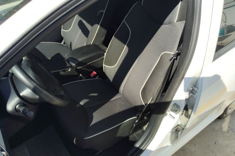 BYD e1 2021 car image #15