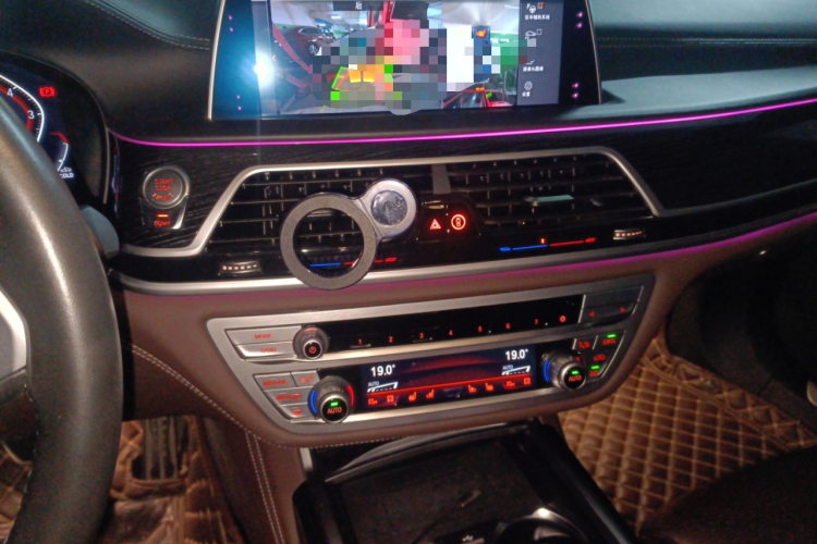 BMW M760Le 2020 car image #15