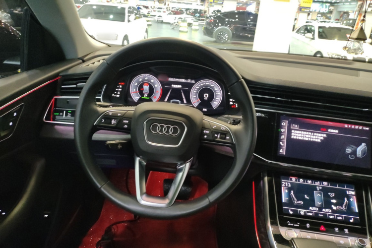 Audi Q8 2020 car image #15