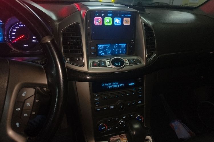 Chevrolet Captiva (Imported) 2015 car image #15