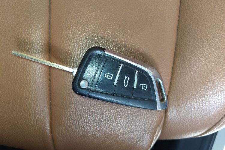 MG GT 2017 car image #15