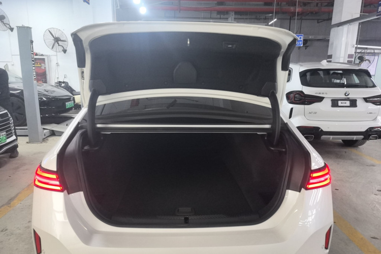 BMW i5 M60 2024 car image #15