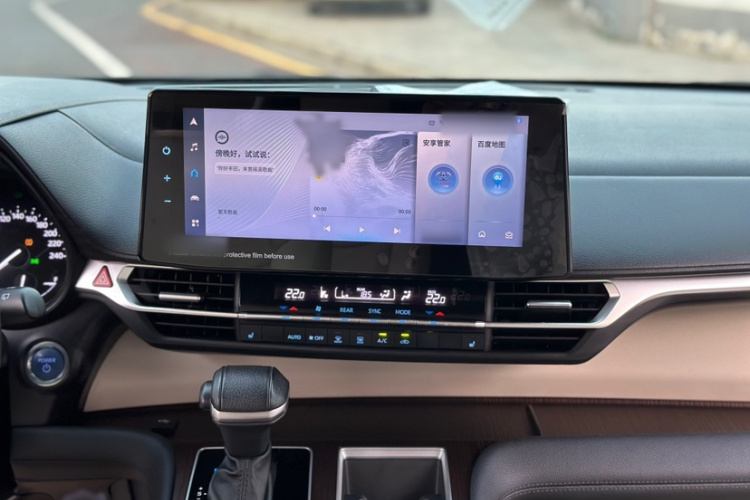 Toyota Granvia 2023 car image #15