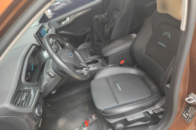 Ford Focus Active 2019 car image #15