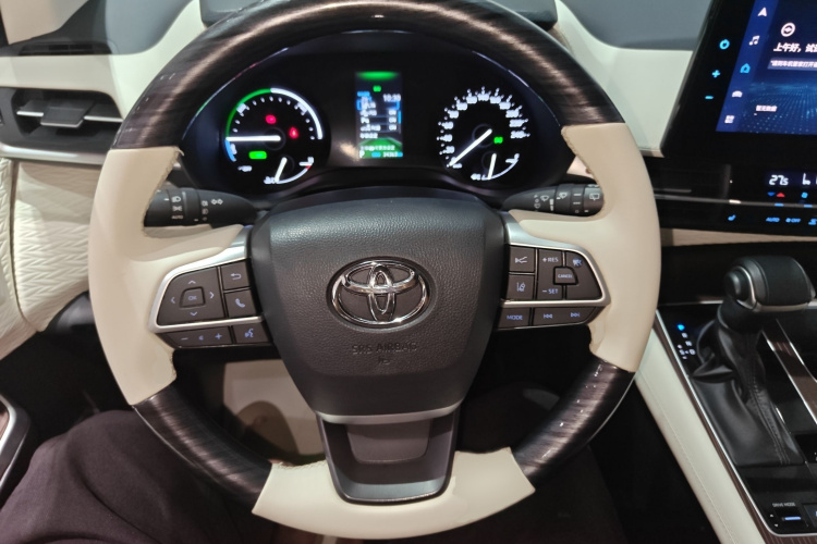 Toyota Granvia 2023 immagine di auto #15