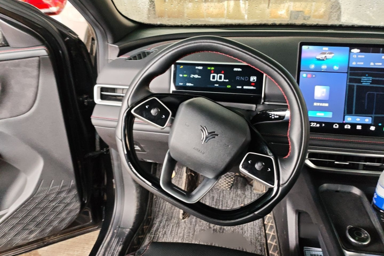 哪吒汽车 哪吒X 2023 汽车图片 #15