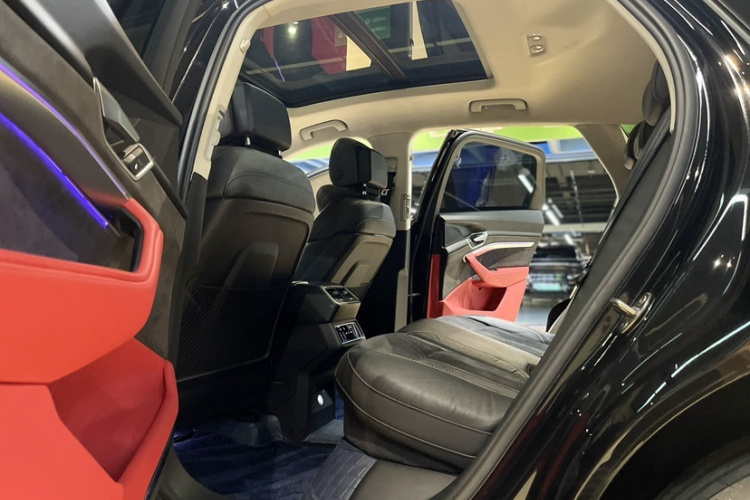 Audi e-tron 2023 #15 Audi e-tron 2023 car image #15