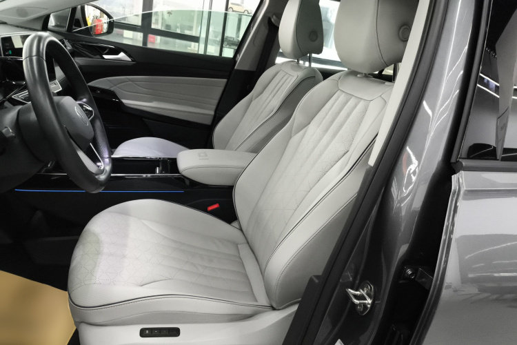 Volkswagen ID.6 X 2023 car image #15