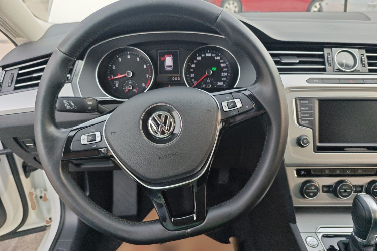 Volkswagen Passat Variant 2017 immagine di auto #15