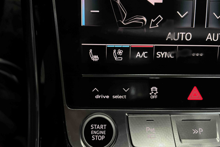 Audi Q8 2023 car image #15