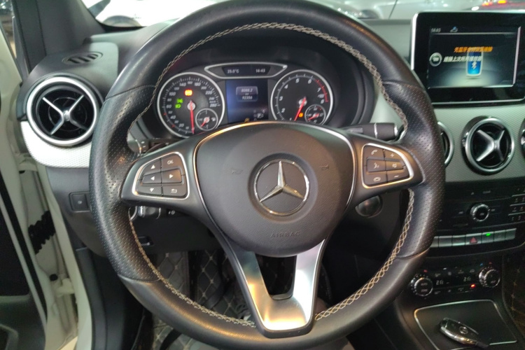 Mercedes-Benz B Class 2017 #15 Mercedes-Benz B Class 2017 صورة سيارة #15