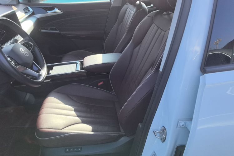 Volkswagen ID.6 X 2022 immagine di auto #15