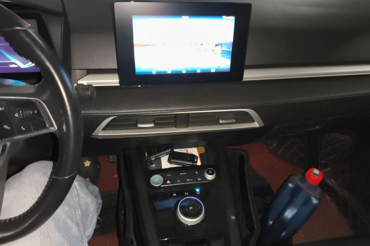 BYD e3 2020 immagine di auto #15