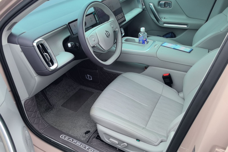 零跑汽车 零跑B01 2025 汽车图片 #15