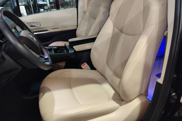 Toyota Granvia 2022 immagine di auto #15