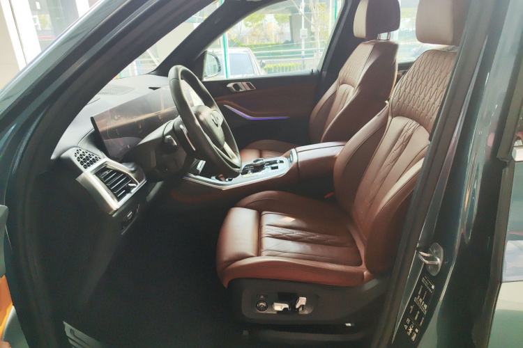 BMW X7 2023 car image #15