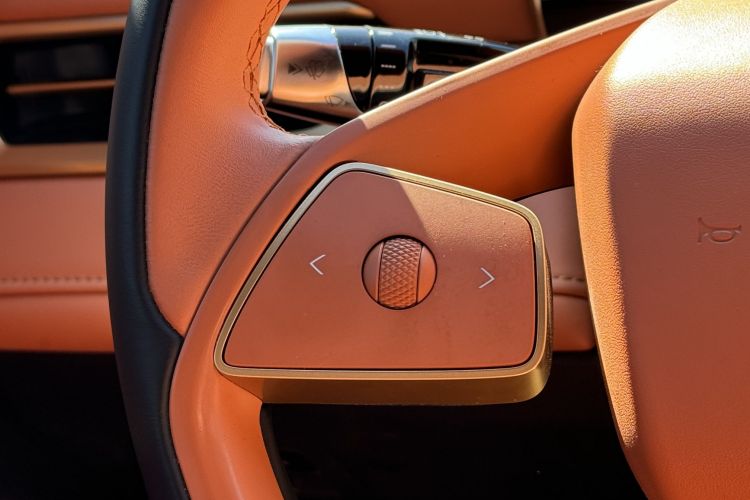 哪吒汽车 哪吒X 2024 汽车图片 #15