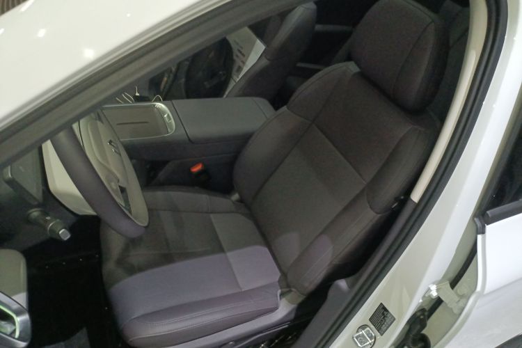 零跑汽车 零跑B10 2025 汽车图片 #15