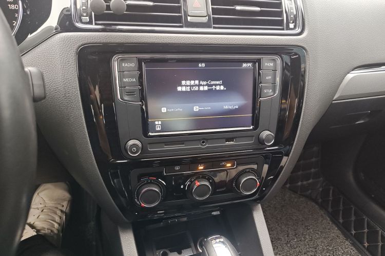 Volkswagen Sagitar 2018 immagine di auto #15