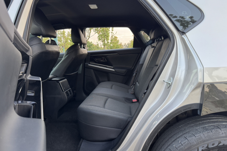 Toyota bZ4X 2022 immagine di auto #15